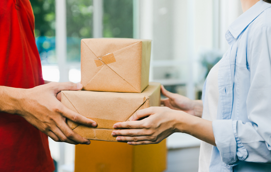 Livraison cadeau anniversaire : le coffret vin ou bière qui arrive à domicile