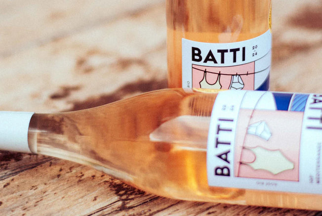 Zoom sur des bouteilles et leur étiquette